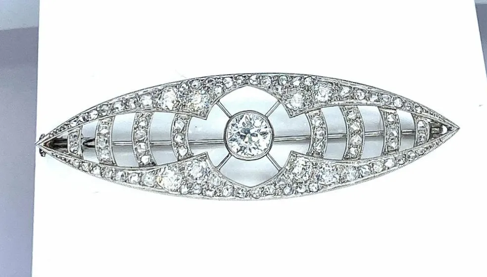 Broche en or blanc et platine sertie de diamants vers 1900