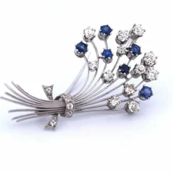 BROCHE EN OR BLANC 18KT - SAPHIRS ET DIAMANTS