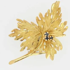Broche en or feuille saphirs