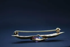 Broche en or jaune 18 carats, ornée de topaze bleue, tourmalines roses et quartz orange