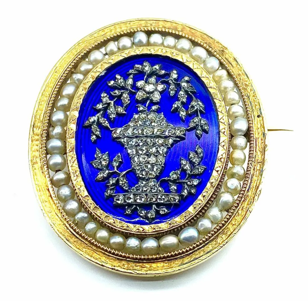 Broche en or jaune , perles fines, diamants, émail bleu vers 1860