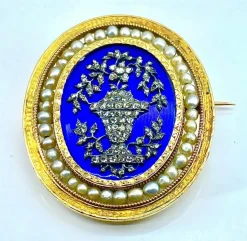 Broche en or jaune , perles fines, diamants, émail bleu vers 1860