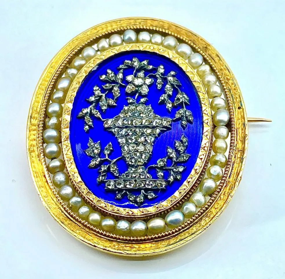 Broche en or jaune , perles fines, diamants, émail bleu vers 1860