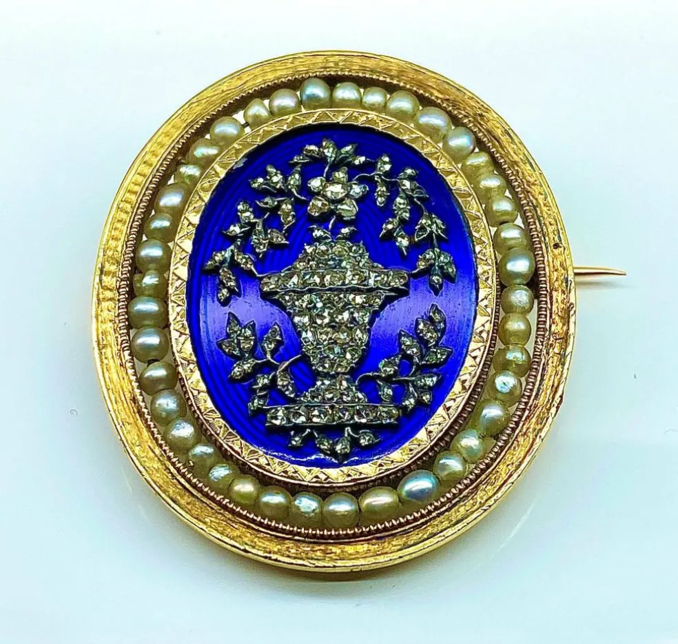 Broche en or jaune , perles fines, diamants, émail bleu vers 1860
