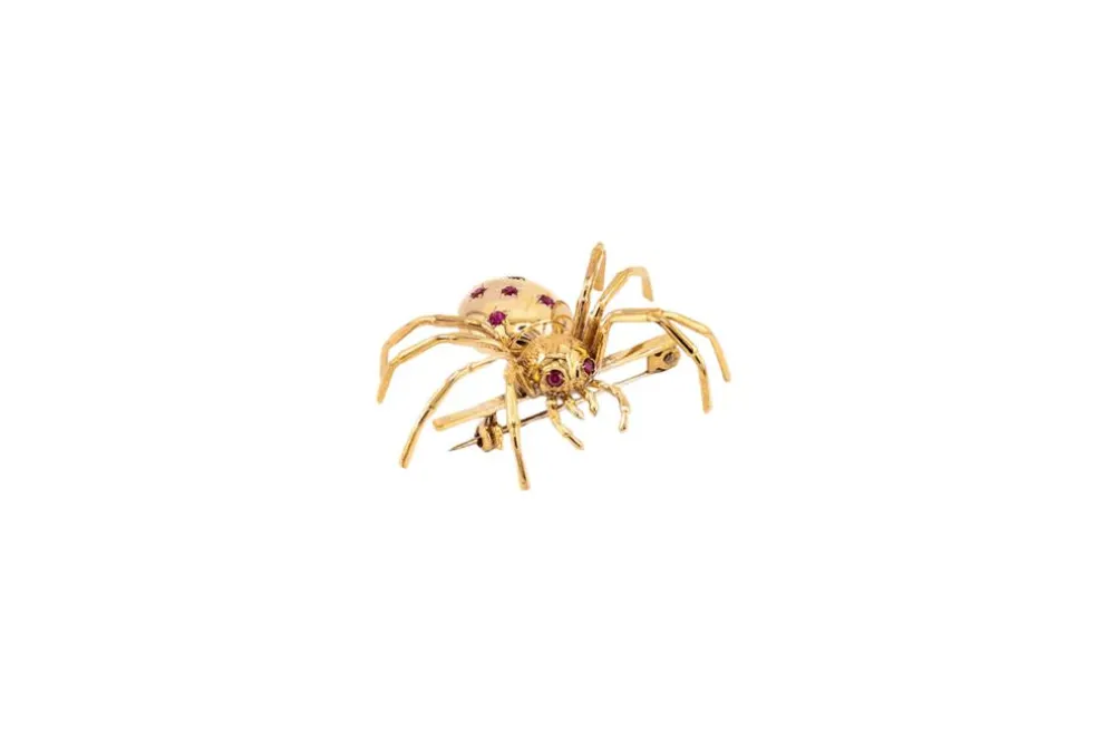 Broche en or jaune avec rubis