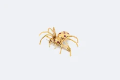 Broche en or jaune avec rubis