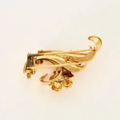 Broche en or jaune et diamants
