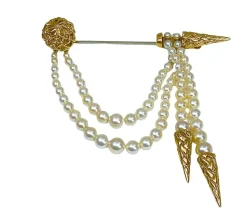 Broche en or jaune et perles