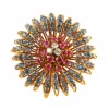Broche en or jaune, saphirs, rubis et diamants