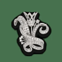 Broche en Or 18k et platine avec 2,50 Cts de diamants taille ancienne vers 1950.