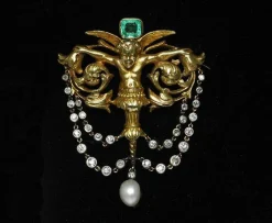 Broche en or Néo-Renaissance de Salt et Schlosberg