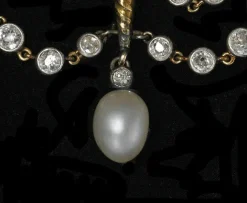 Broche en or Néo-Renaissance de Salt et Schlosberg