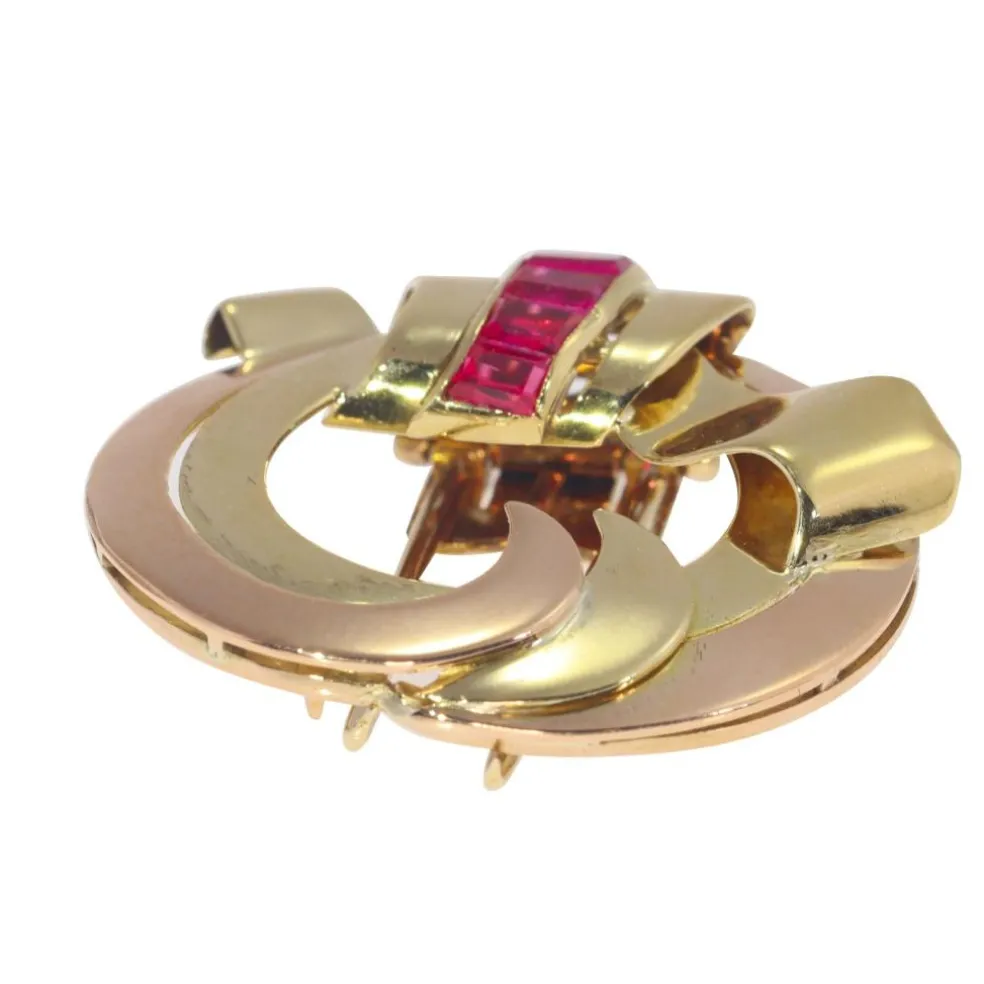 Broche en or sertie de rubis