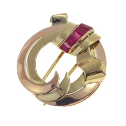 Broche en or sertie de rubis