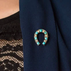 Broche fer à cheval turquoises perles fines diamants