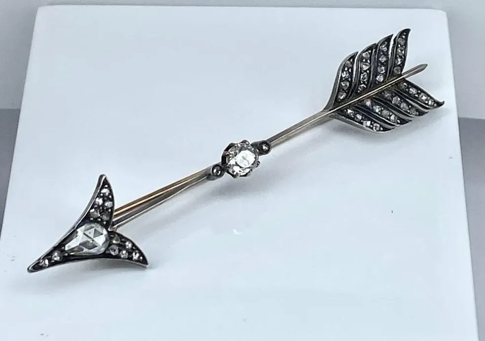 Broche flèche or jaune et argent, diamants poire et ronds, vers 1880