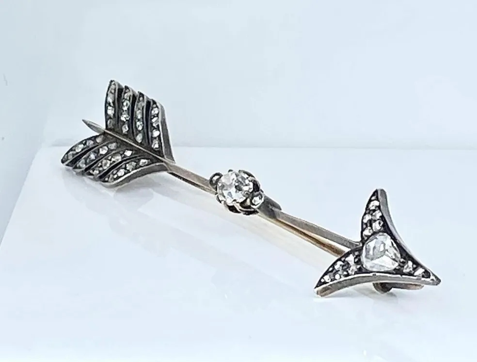 Broche flèche or jaune et argent, diamants poire et ronds, vers 1880