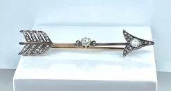 Broche flèche or jaune et argent, diamants poire et ronds, vers 1880