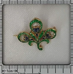 Broche Fleur de Lys Antique Français, Essence Verte Intense (émeraudes, saphirs, diamants)