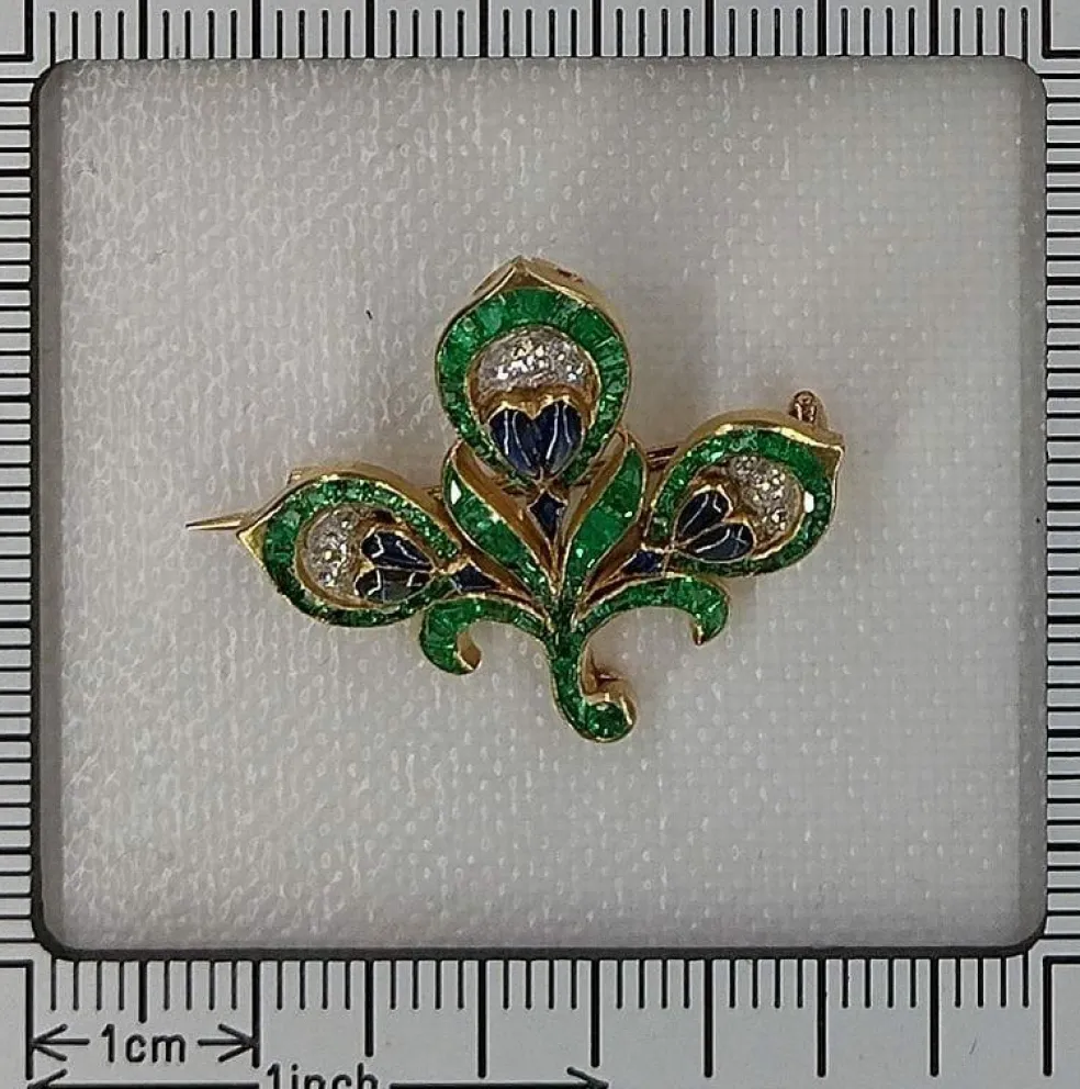 Broche Fleur de Lys Antique Français, Essence Verte Intense (émeraudes, saphirs, diamants)