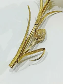 Broche Fleur En Or Et Saphir Rose