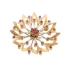Broche fleur en or jaune avec rubis