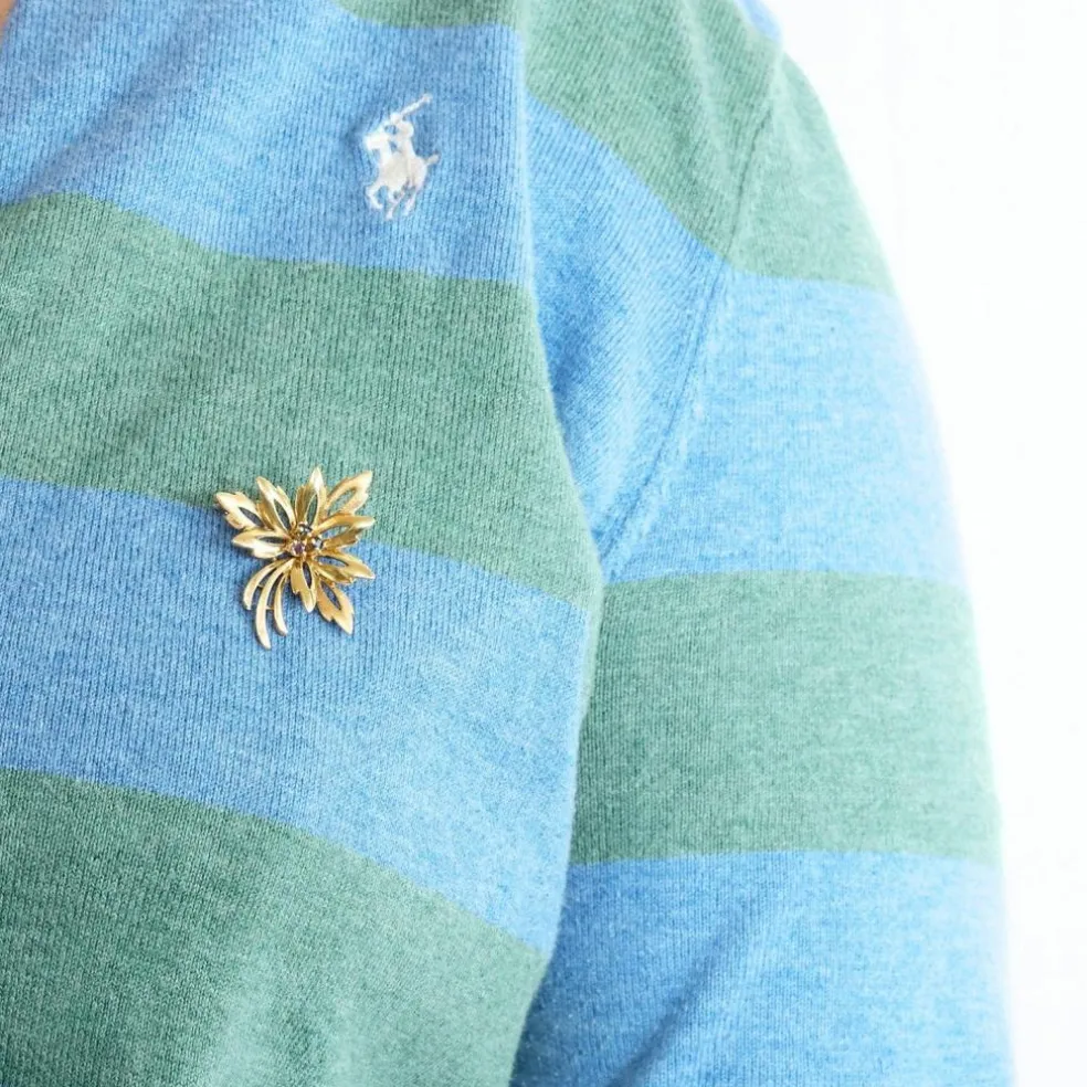 Broche Fleur en or jaune, saphir et rubis