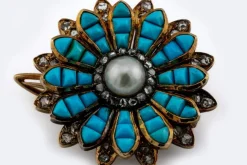 Broche fleur en or jaune, turquoise, perle et diamants huit huit