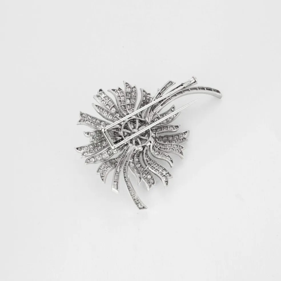 Broche fleur, or blanc et diamants