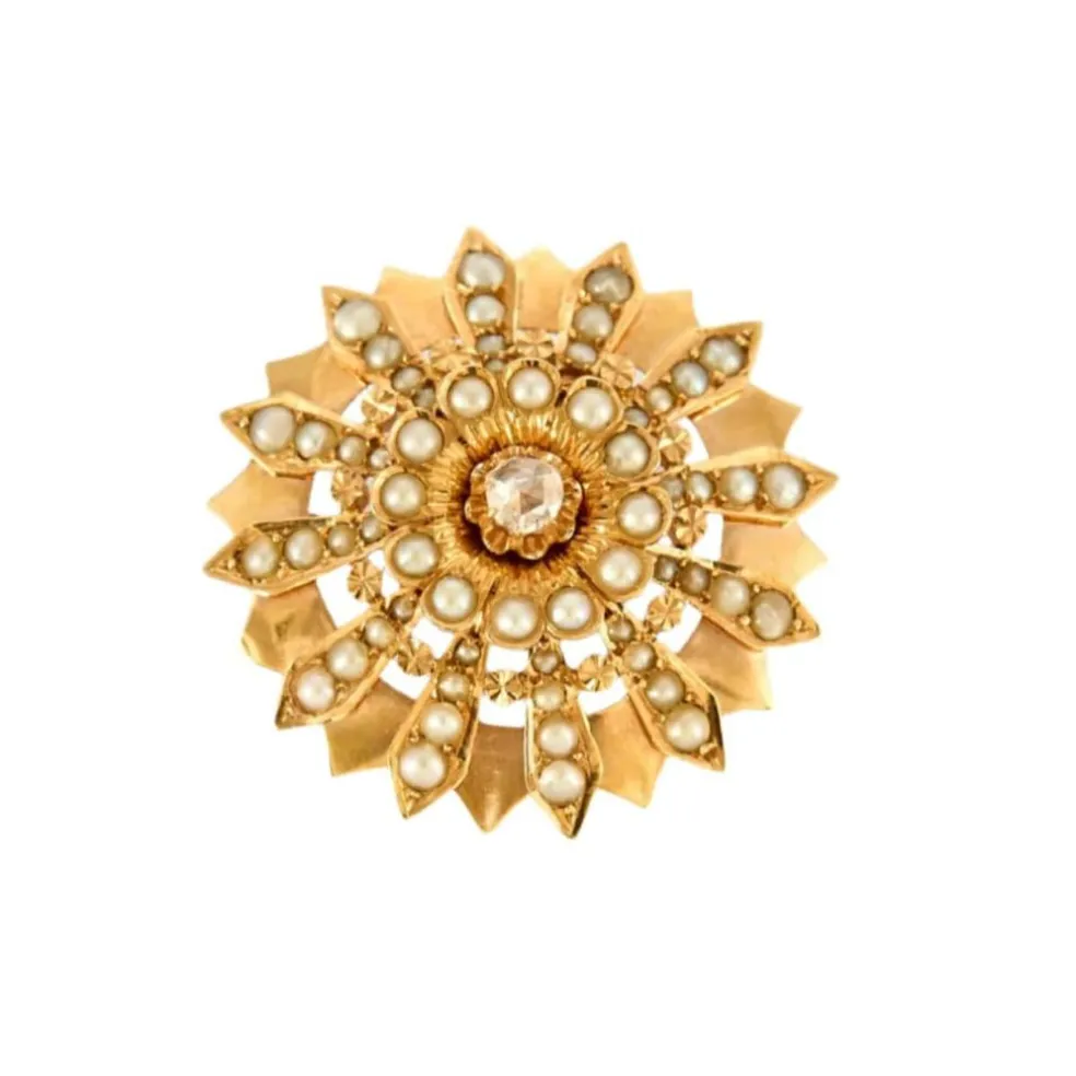 Broche fleur, or jaune perles et diamant