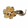 Broche fleur rétro or jaune et perles