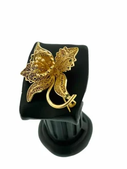 Broche française en or jaune filigrane à fleurs