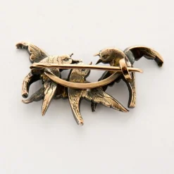 Broche Hirondelles fin XIXe en or jaune et argent, diamants
