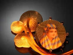 Broche émaillée or