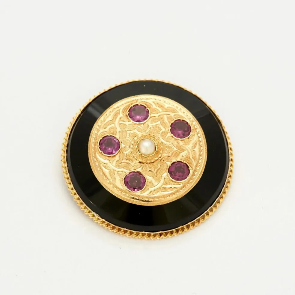Broche médaillon en or jaune, améthystes et perle