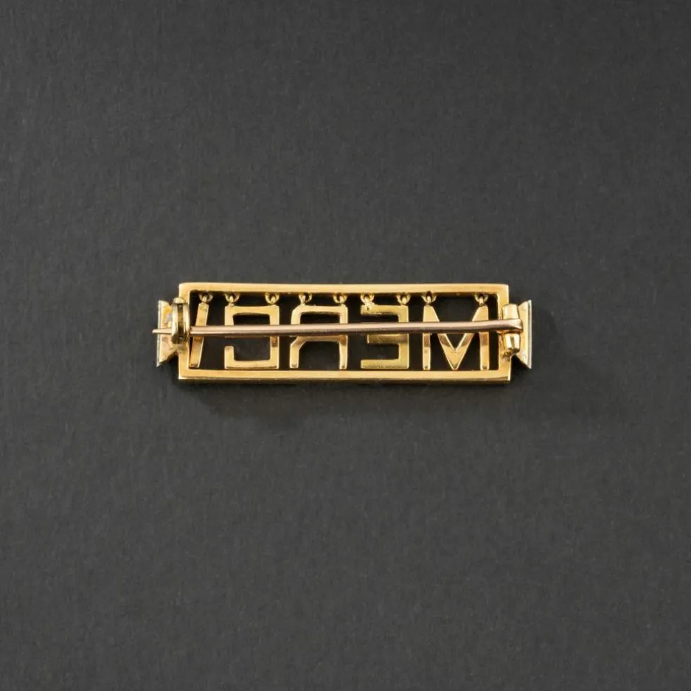 Broche 'Merci" en or jaune 18K et platine, émaillée, encadrée de diamants.