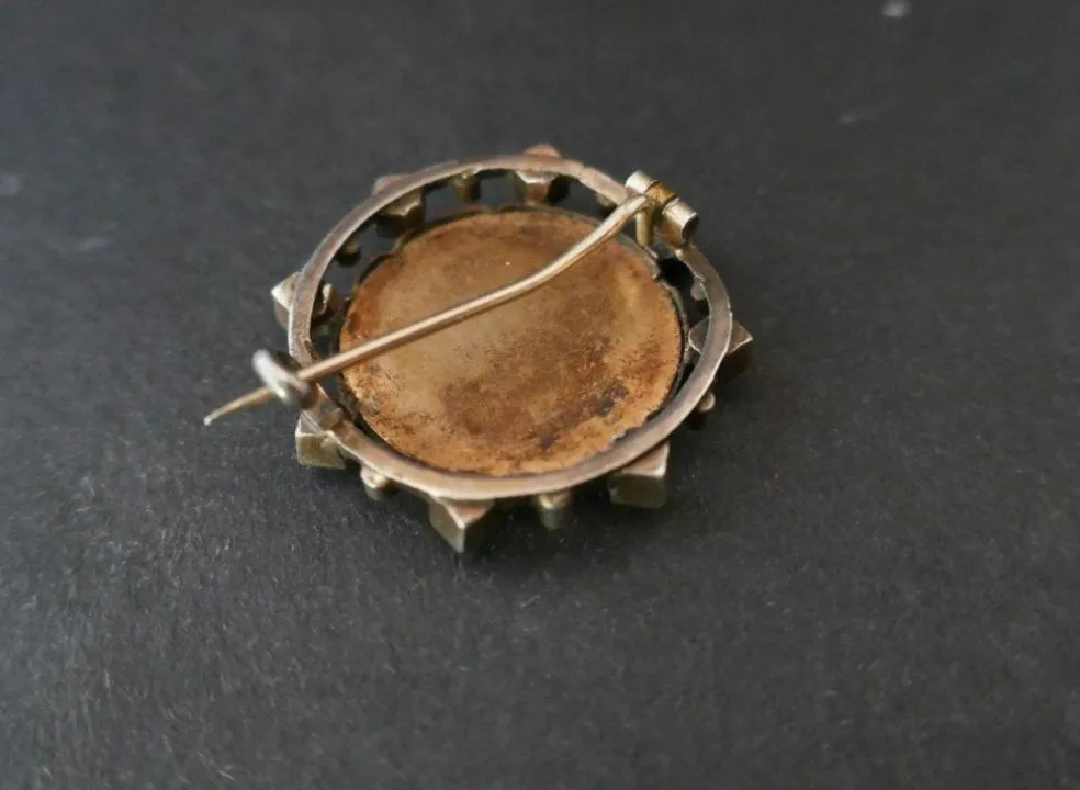 Broche Miniature Et Perles Fines