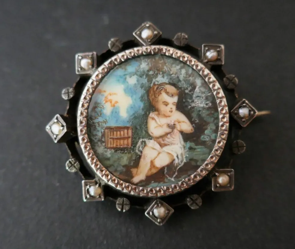 Broche Miniature Et Perles Fines
