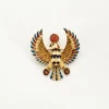 Broche motif égyptien en or jaune et émail