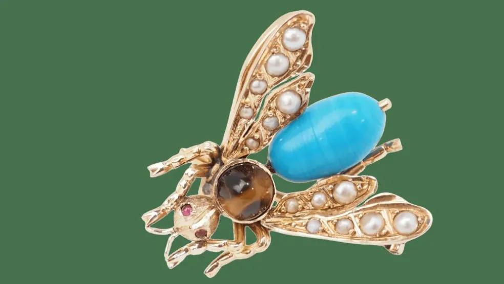 Broche mouche en or jaune turquoise, oeil de tigre et perles fines
