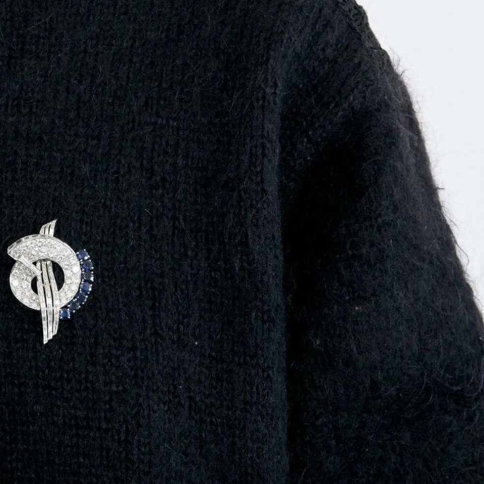 Broche mouvementée, saphir et diamants