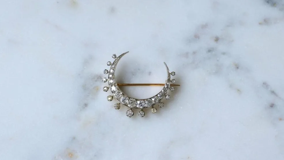 Broche Napoléon III or rose et diamants