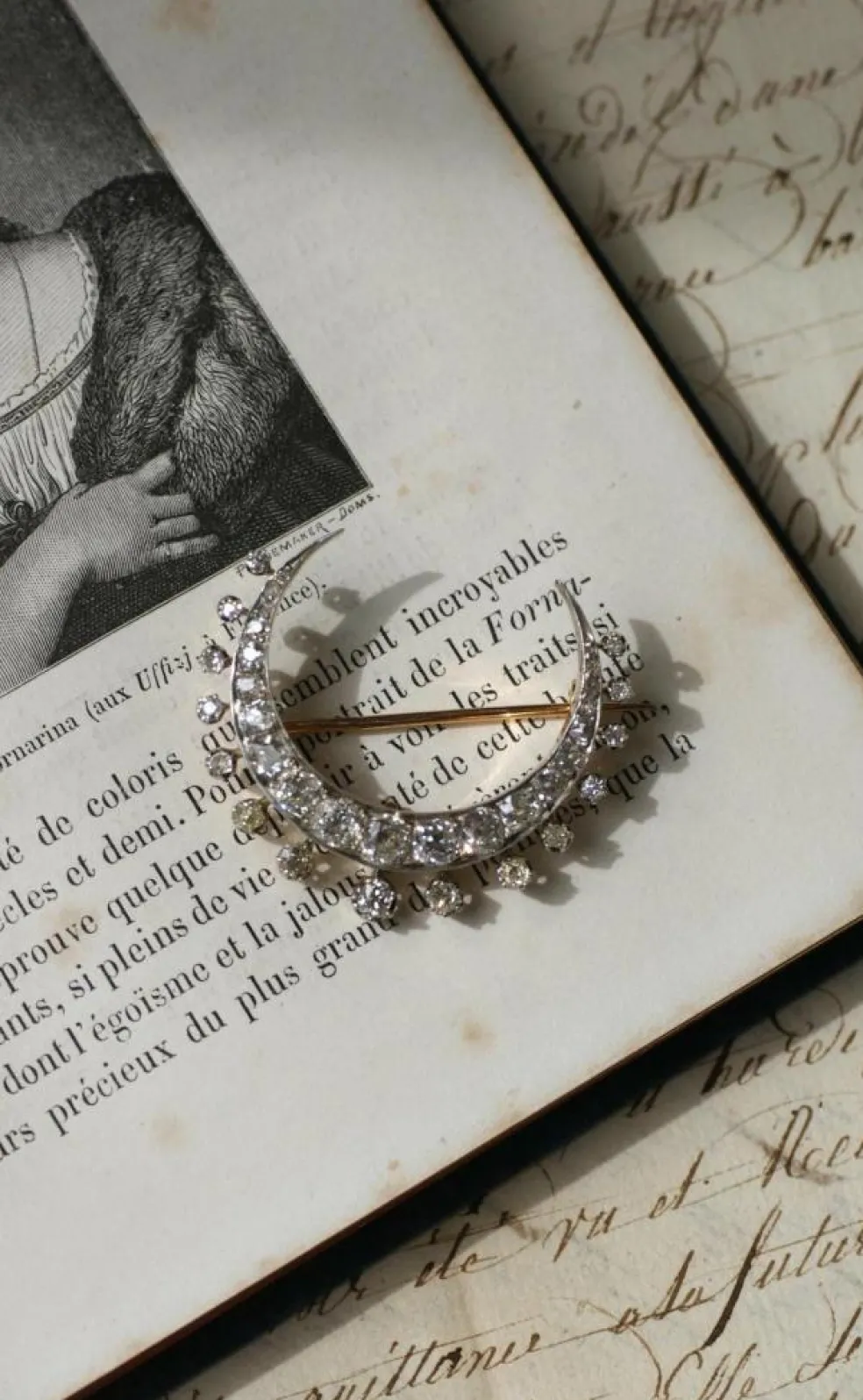 Broche Napoléon III or rose et diamants
