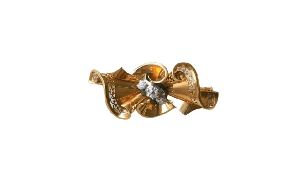 Broche noeud or rose, platine et diamants