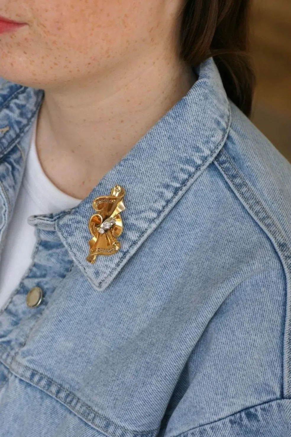 Broche noeud or rose, platine et diamants