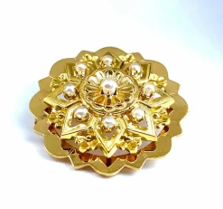 Broche or 18 carats sertie de perles