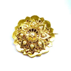 Broche or 18 carats sertie de perles