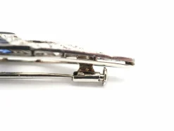 Broche or blanc 750 mil, saphir et diamants