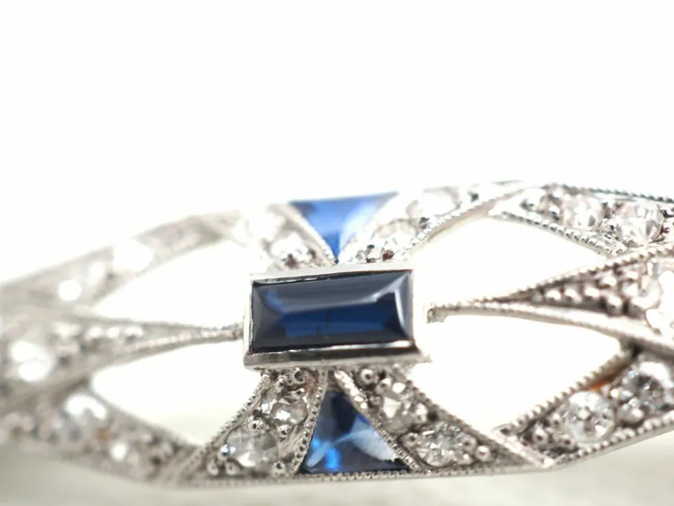 Broche or blanc 750 mil, saphir et diamants