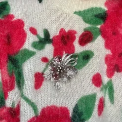 Broche or blanc fleur dentelée